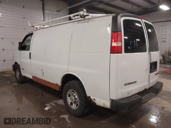 2004 Chevrolet Express Cargo Van with VIN 1GCGG25U641135906, listed as a IAAI auction lot 42038768 with 129,677 mi miles. Bid and sale history available at carsss.com. Image 3.