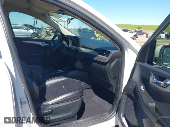 2020 Ford Escape SEL with VIN 1FMCU0H61LUA40865, listed as a IAAI auction lot 41889903 with 58,592 mi miles and . Bid and sale history available at carsss.com. Image 5.