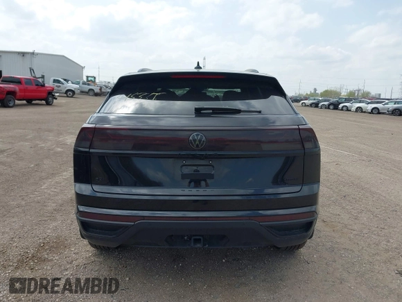 2024 Volkswagen Atlas SE z VIN 1V2KE2CA5RC227558, wystawiony jako IAAI lot #41645555 z przebiegiem 22 117 mil mil oraz . Historia ofert i sprzedaży dostępna na DreamBid. Obrazek 17.