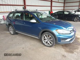 2019 Volkswagen Golf S z VIN 3VWH17AU4KM516840, wystawiony jako IAAI lot #41978817 z przebiegiem 102 612 mil mil oraz . Historia ofert i sprzedaży dostępna na DreamBid. Obrazek 1.