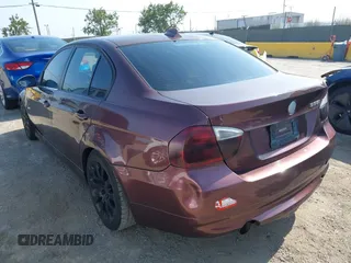 2007 BMW 3 Series 335i z VIN WBAVB73577PA85162, wystawiony jako IAAI lot #42427796 z przebiegiem 168 521 mil mil oraz . Historia ofert i sprzedaży dostępna na DreamBid. Obrazek 6.