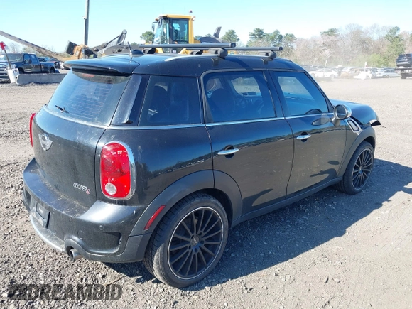 2012 MINI Countryman S with VIN WMWZC3C52CWM27234, listed as a IAAI auction lot 39264317 with 177,398 mi miles and . Bid and sale history available at DreamBid. Image 4.