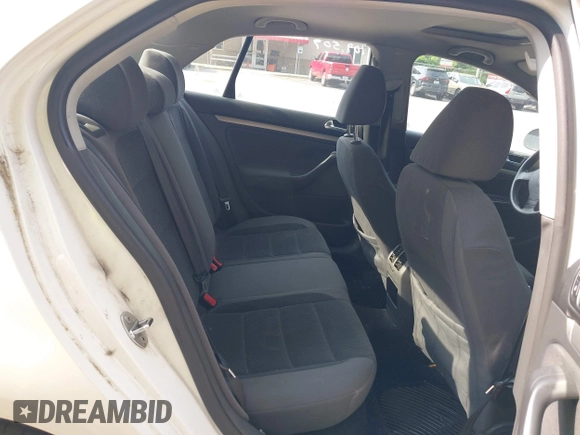 2009 Volkswagen Jetta S z VIN 3VWHM71KX9M134604, wystawiony jako IAAI lot #42468306 z przebiegiem 109 509 mil mil oraz . Historia ofert i sprzedaży dostępna na DreamBid. Obrazek 8.