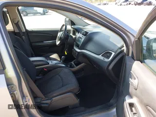 2017 Dodge Journey SE z VIN 3C4PDCAB1HT573511, wystawiony jako IAAI lot #41984865 z przebiegiem 128 721 mil mil oraz . Historia ofert i sprzedaży dostępna na DreamBid. Obrazek 5.