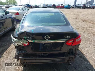 2017 Nissan Altima S z VIN 1N4AL3AP2HN344202, wystawiony jako IAAI lot #42177650 z przebiegiem 106 359 mil mil oraz . Historia ofert i sprzedaży dostępna na DreamBid. Obrazek 16.