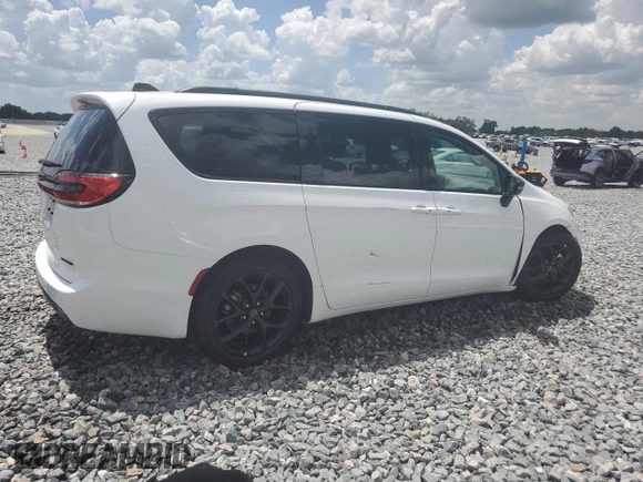 2025 Chrysler Pacifica Limited with VIN 2C4RC1GG1SR539601, listed as a Copart auction lot 60714795 with 9,796 mi miles and Clean title. Bid and sale history available at DreamBid. Image 3.