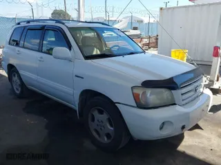 2006 Toyota Highlander w/3rd Row with VIN JTEDP21A360101571, listed as a IAAI auction lot 42019659 with 321,728 mi miles. Bid and sale history available at carsss.com. Image 1.