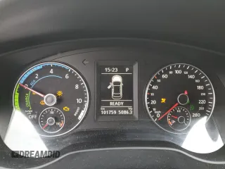 2013 Volkswagen Jetta Hybrid SE z VIN 3VW637AJ9DM260639, wystawiony jako Copart lot #48569535 z przebiegiem 101 759 mil mil oraz Szkoda całkowita • Salvage title. Historia ofert i sprzedaży dostępna na DreamBid. Obrazek 9.