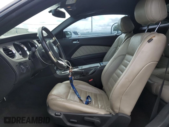 2013 Ford Mustang V6 z VIN 1ZVBP8AM1D5238157, wystawiony jako Copart lot #60427525 z przebiegiem 133 512 mil mil oraz Szkoda całkowita • Salvage title. Historia ofert i sprzedaży dostępna na DreamBid. Obrazek 7.
