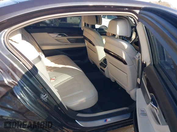 2016 BMW 7 Series 740i с VIN WBA7E2C53GG547930, выставлен на аукционе IAAI как лот 41691844 с пробегом 115 045 миль миль и . История ставок и продаж доступна на DreamBid. Изображение 8.