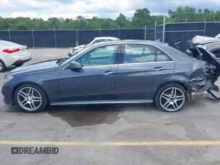 2016 Mercedes-Benz E 350 Sport z VIN WDDHF5KB5GB201488, wystawiony jako IAAI lot #42477574 z przebiegiem 107 279 mil mil oraz . Historia ofert i sprzedaży dostępna na DreamBid. Obrazek 14.
