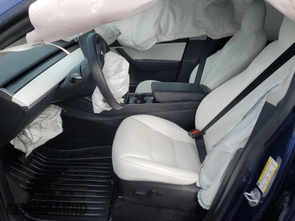 2020 Tesla Model Y Long Range with VIN 5YJYGDEE6LF024397, listed as a Copart auction lot 46519605 with 81,236 mi miles and Non Repairable. Bid and sale history available at DreamBid. Image 7.