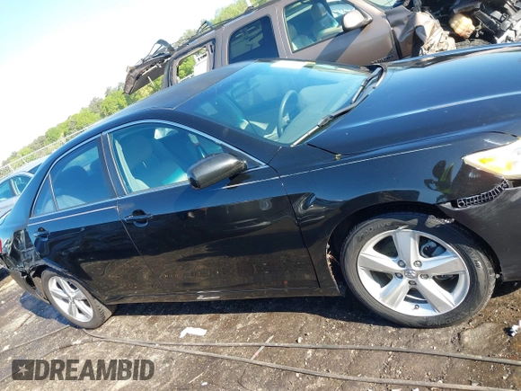 2011 Toyota Camry LE z VIN 4T1BF3EK0BU178887, wystawiony jako IAAI lot #41986695 z przebiegiem 241 360 mil mil oraz . Historia ofert i sprzedaży dostępna na DreamBid. Obrazek 13.