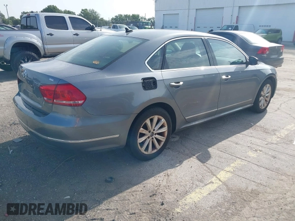 2013 Volkswagen Passat SEL Premium z VIN 1VWCP7A35DC013404, wystawiony jako IAAI lot #42452886 z przebiegiem Nie podano mil oraz . Historia ofert i sprzedaży dostępna na DreamBid. Obrazek 4.