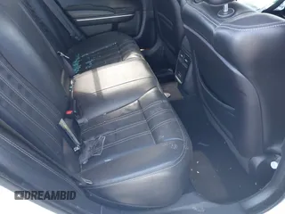 2019 Chrysler 300 S z VIN 2C3CCABG6KH659109, wystawiony jako IAAI lot #41987079 z przebiegiem Nie podano mil oraz . Historia ofert i sprzedaży dostępna na DreamBid. Obrazek 8.