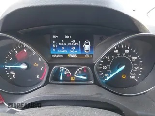 2018 Ford Escape SE z VIN 1FMCU9GD6JUC13023, wystawiony jako IAAI lot #41023197 z przebiegiem 105 489 mil mil oraz . Historia ofert i sprzedaży dostępna na DreamBid. Obrazek 7.
