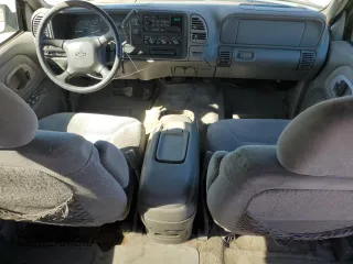 1999 Chevrolet Suburban with VIN 3GNEC16R4XG185031, listed as a Copart auction lot 81824104 with 272,014 mi miles and Salvage Title. Bid and sale history available at carsss.com. Image 8.