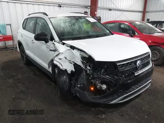 2023 Volkswagen Taos S z VIN 3VVCX7B22PM307548, wystawiony jako IAAI lot #42139747 z przebiegiem 34 299 mil mil oraz . Historia ofert i sprzedaży dostępna na DreamBid. Obrazek 1.