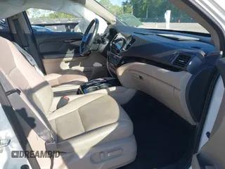 2019 Honda Pilot Touring 8-Passenger z VIN 5FNYF6H98KB016992, wystawiony jako IAAI lot #42275295 z przebiegiem 82 154 mil mil oraz . Historia ofert i sprzedaży dostępna na DreamBid. Obrazek 5.
