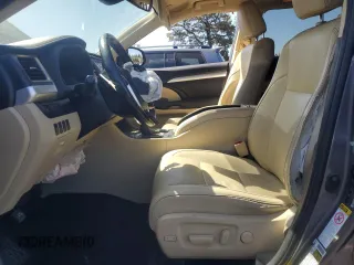 2019 Toyota Highlander SE z VIN 5TDJZRFH5KS605448, wystawiony jako Copart lot #61974075 z przebiegiem 81 636 mil mil oraz Szkoda całkowita • Salvage title. Historia ofert i sprzedaży dostępna na DreamBid. Obrazek 7.