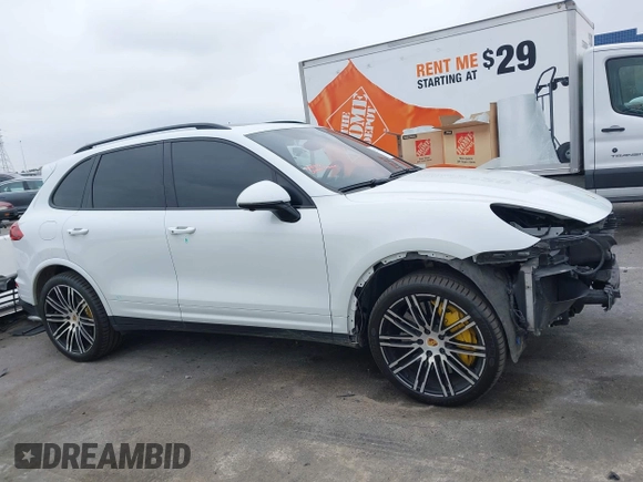 2016 Porsche Cayenne Turbo z VIN WP1AC2A20GLA85193, wystawiony jako IAAI lot #42170440 z przebiegiem 95 999 mil mil oraz . Historia ofert i sprzedaży dostępna na DreamBid. Obrazek 14.