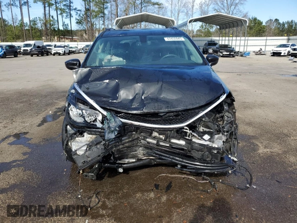 2020 Chrysler Voyager LXi z VIN 2C4RC1DG1LR266018, wystawiony jako Copart lot #47455945 z przebiegiem Nie podano mil oraz Szkoda całkowita • Salvage title. Historia ofert i sprzedaży dostępna na DreamBid. Obrazek 5.