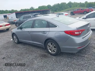 2016 Hyundai Sonata SE z VIN 5NPE24AF8GH334395, wystawiony jako IAAI lot #42333326 z przebiegiem 130 429 mil mil oraz . Historia ofert i sprzedaży dostępna na DreamBid. Obrazek 14.