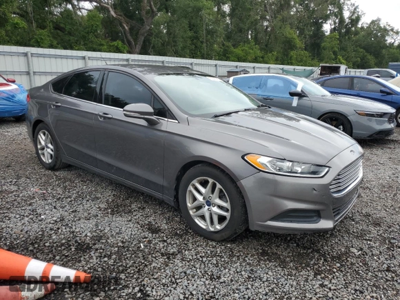 2013 Ford Fusion SE with VIN 3FA6P0H70DR277363, listed as a Copart auction lot 63385115 with 109,631 mi miles and Clean title. Bid and sale history available at DreamBid. Image 4.