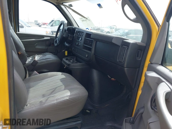 2012 GMC Savana Cargo Van with VIN 1GTW7GCA9C1900087, listed as a IAAI auction lot 41716404 with 277,445 mi miles. Bid and sale history available at carsss.com. Image 5.