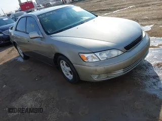 1998 Lexus ES 300 Luxury Sport Sdn with VIN JT8BF28G0W5025298, listed as a IAAI auction lot 41689408 with 228,121 mi miles. Bid and sale history available at carsss.com. Image 1.