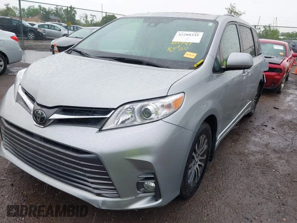 2019 Toyota Sienna XLE Auto Access Seat z VIN 5TDYZ3DC2KS018742, wystawiony jako IAAI lot #42288335 z przebiegiem 101 741 mil mil oraz . Historia ofert i sprzedaży dostępna na DreamBid. Obrazek 17.