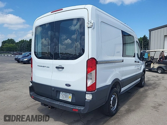 2017 Ford Transit z VIN 1FTYR1CMXHKB25388, wystawiony jako IAAI lot #42733820 z przebiegiem 360 508 mil mil oraz . Historia ofert i sprzedaży dostępna na DreamBid. Obrazek 21.
