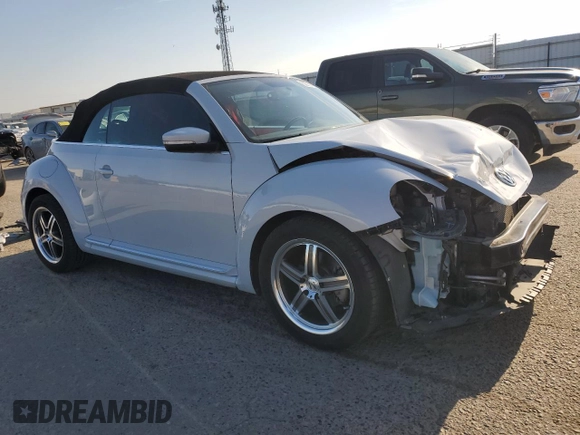 2018 Volkswagen Beetle S z VIN 3VW5DAAT8JM517356, wystawiony jako Copart lot #52709705 z przebiegiem 36 437 mil mil oraz Szkoda całkowita • Salvage title. Historia ofert i sprzedaży dostępna na DreamBid. Obrazek 4.