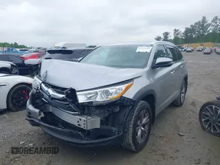 2014 Toyota Highlander XLE z VIN 5TDKKRFH1ES024090, wystawiony jako IAAI lot #42123199 z przebiegiem 58 751 mil mil oraz . Historia ofert i sprzedaży dostępna na DreamBid. Obrazek 17.