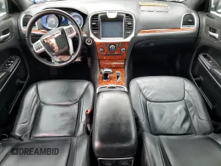 2014 Chrysler 300 z VIN 2C3CCAAG0EH157167, wystawiony jako Copart lot #54758765 z przebiegiem 107 138 mil mil oraz Szkoda całkowita • Salvage title. Historia ofert i sprzedaży dostępna na DreamBid. Obrazek 8.