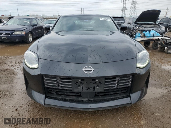 2024 Nissan Z Performance z VIN JN1BZ4BH6RM361251, wystawiony jako Copart lot #54354075 z przebiegiem 21 289 mil mil oraz Szkoda całkowita • Salvage title. Historia ofert i sprzedaży dostępna na DreamBid. Obrazek 5.