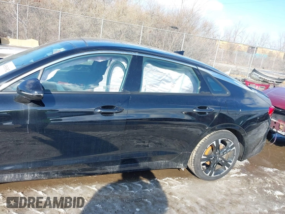 2024 Kia K5 GT-Line z VIN 5XXG64J28RG255382, wystawiony jako IAAI lot #41516382 z przebiegiem 12 330 mil mil oraz . Historia ofert i sprzedaży dostępna na DreamBid. Obrazek 14.
