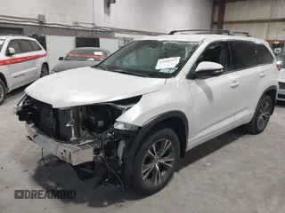 2018 Toyota Highlander LE z VIN 5TDZZRFH5JS250363, wystawiony jako IAAI lot #42049313 z przebiegiem 97 243 mil mil oraz . Historia ofert i sprzedaży dostępna na DreamBid. Obrazek 18.