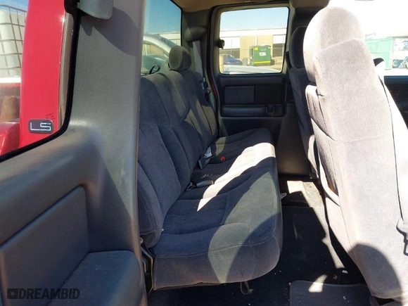 2001 Chevrolet Silverado 1500 LS with VIN 2GCEC19V011162458, listed as a IAAI auction lot 41731501 with 194,931 mi miles. Bid and sale history available at carsss.com. Image 8.