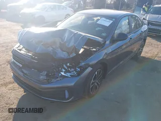 2024 Volkswagen Jetta Sport z VIN 3VWBM7BU6RM027295, wystawiony jako IAAI lot #41889109 z przebiegiem 8 446 mil mil oraz . Historia ofert i sprzedaży dostępna na DreamBid. Obrazek 2.