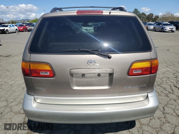 1998 Toyota Sienna LE z VIN 4T3ZF13C4WU006180, wystawiony jako Copart lot #50349795 z przebiegiem 237 600 mil mil oraz Szkoda całkowita • Salvage title. Historia ofert i sprzedaży dostępna na DreamBid. Obrazek 6.