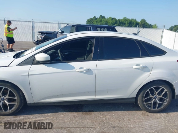 2018 Ford Focus SE с VIN 1FADP3F2XJL276733, выставлен на аукционе IAAI как лот 42537089 с пробегом Не указан миль и . История ставок и продаж доступна на DreamBid. Изображение 14.
