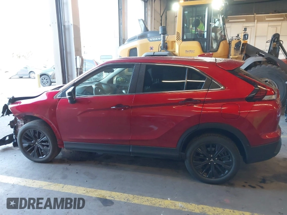 2022 Mitsubishi Eclipse Cross LE z VIN JA4ATVAA6NZ013879, wystawiony jako IAAI lot #41450278 z przebiegiem 33 830 mil mil oraz . Historia ofert i sprzedaży dostępna na DreamBid. Obrazek 15.