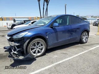 2021 Tesla Model Y Long Range z VIN 5YJYGAEE3MF196385, wystawiony jako Copart lot #56984645 z przebiegiem 39 654 mil mil oraz Szkoda całkowita • Salvage title. Historia ofert i sprzedaży dostępna na DreamBid. Obrazek 1.