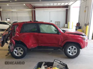 2024 Toyota 4Runner SR5 z VIN JTEMU5JR1R6227607, wystawiony jako IAAI lot #42335792 z przebiegiem 23 646 mil mil oraz . Historia ofert i sprzedaży dostępna na DreamBid. Obrazek 13.