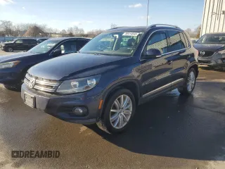 2012 Volkswagen Tiguan S z VIN WVGBV7AX1CW596828, wystawiony jako Copart lot #88414645 z przebiegiem 172 991 mil mil oraz Szkody całkowita. Historia ofert i sprzedaży dostępna na DreamBid. Obrazek 1.