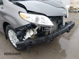 2017 Toyota Sienna XLE Auto Access Seat with VIN 5TDYZ3DC8HS776058, listed as a IAAI auction lot 41945909 with 138,899 mi miles. Bid and sale history available at carsss.com. Image 19.