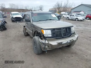 2007 Dodge Nitro SLT with VIN 1D8GU58K97W700047, listed as a IAAI auction lot 41805822 with 186,604 mi miles. Bid and sale history available at carsss.com. Image 1.