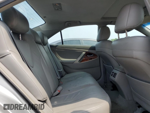 2008 Toyota Camry LE z VIN 4T1BE46K18U759654, wystawiony jako Copart lot #59986745 z przebiegiem 233 150 mil mil oraz Szkoda całkowita • Salvage title. Historia ofert i sprzedaży dostępna na DreamBid. Obrazek 10.