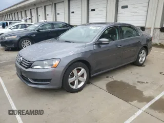 2013 Volkswagen Passat SE z VIN 1VWBN7A33DC105810, wystawiony jako Copart lot #52597065 z przebiegiem 89 419 mil mil oraz Szkoda całkowita • Salvage title. Historia ofert i sprzedaży dostępna na DreamBid. Obrazek 1.